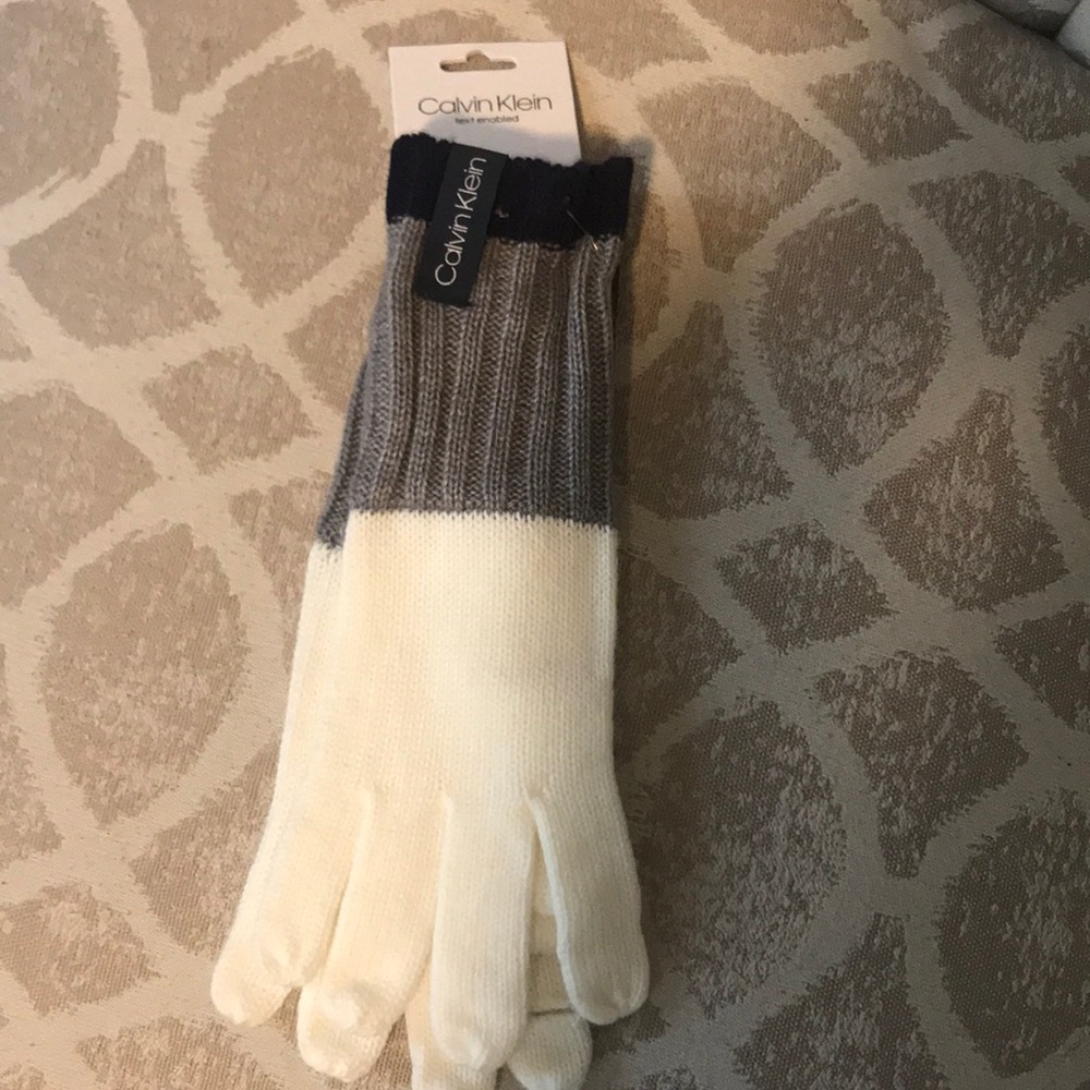 Calvin Klein Knit Text Enabled Gloves